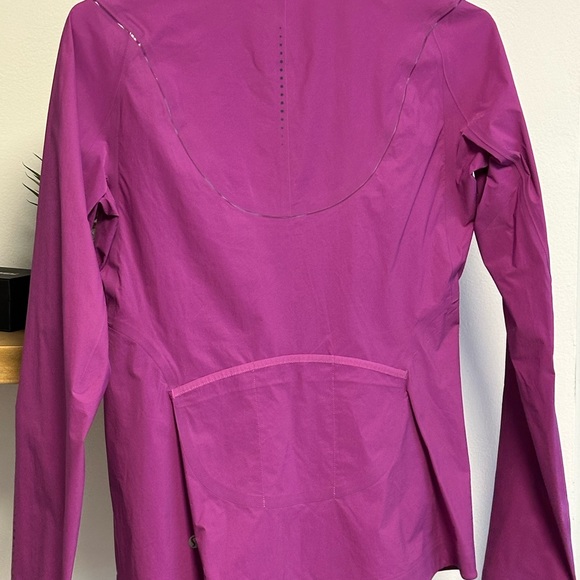 Light slim fitted pink running jacket Lululemom - Picture 4 of 8